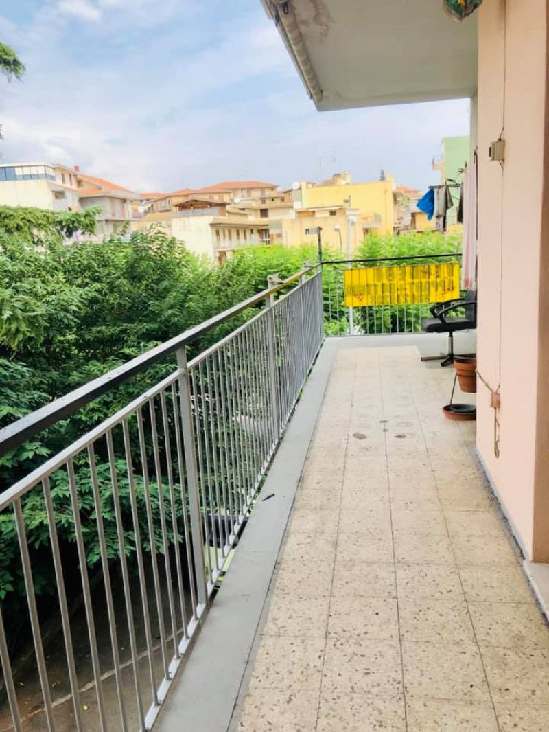 ACIREALE 4 VANI 1/2 + SERVIZI 
