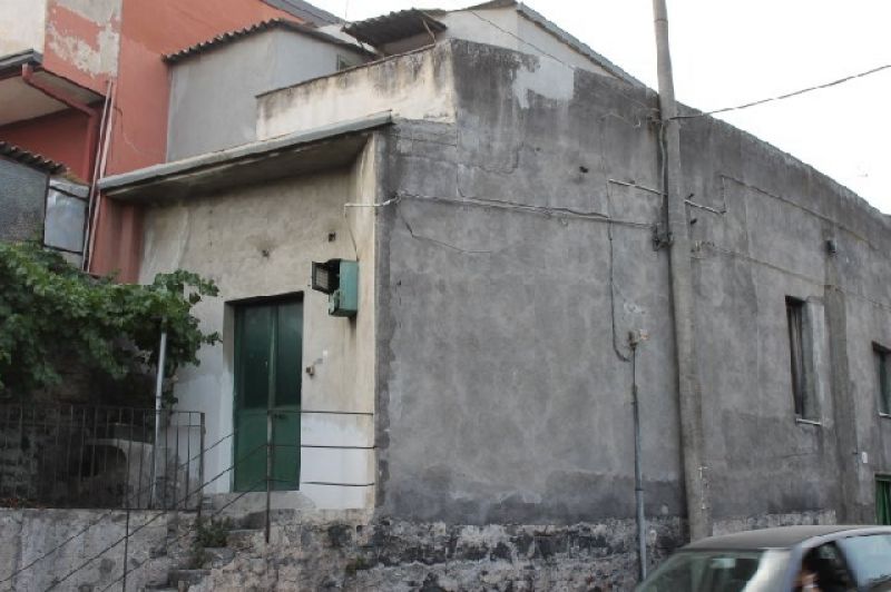 MASCALUCIA CASA SINGOLA 3 VANI DA RISTRUTTURARE 35K