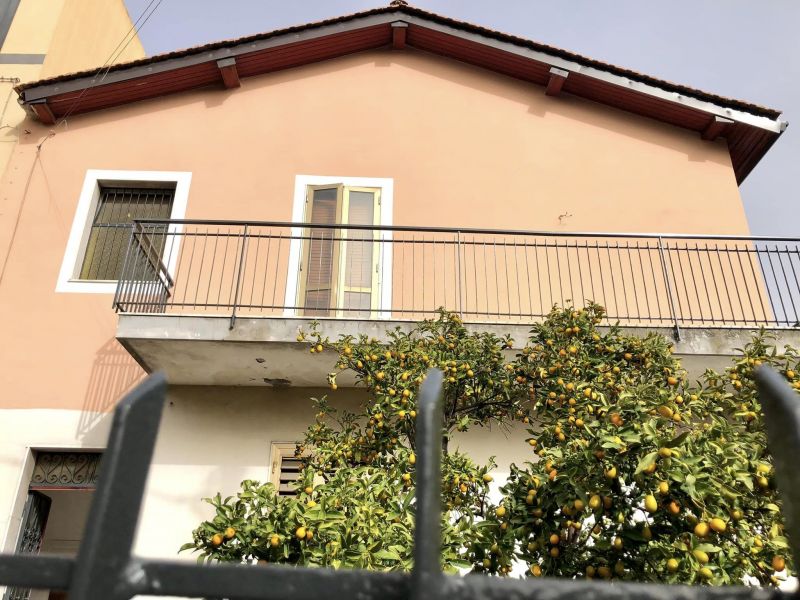 Aci Sant'Antonio Lavinaio/Monterosso 3 vani+servizi+terrazzo a livello e posto auto
